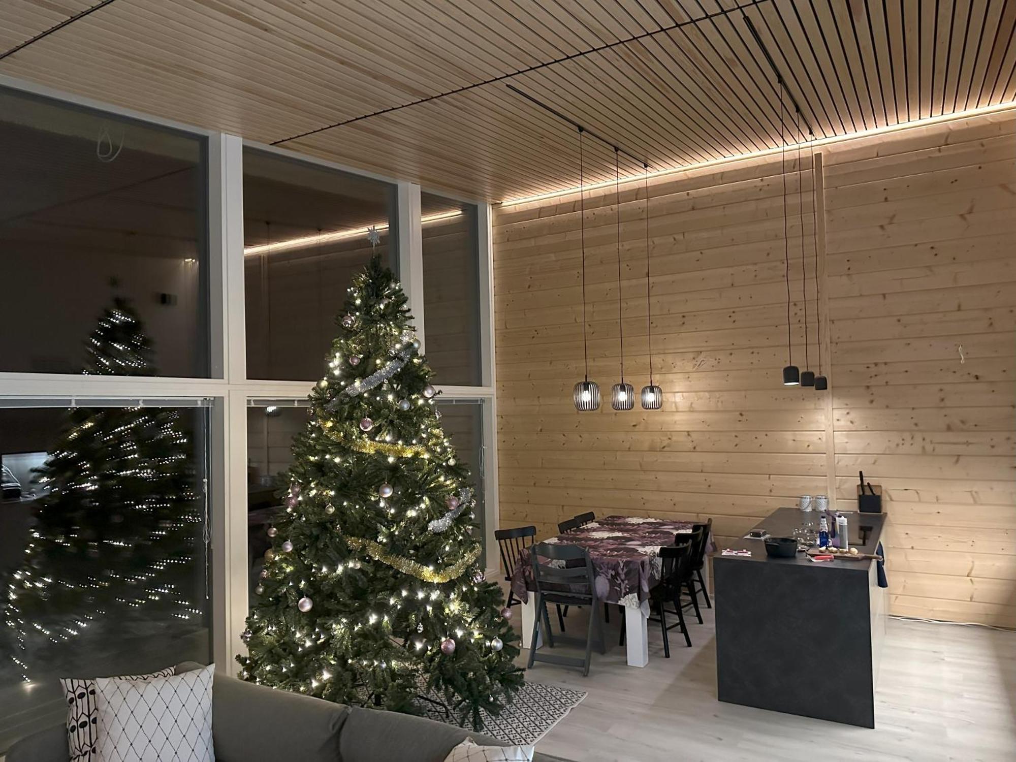 Lakeside Lodge Norvis Ροβανιέμι Εξωτερικό φωτογραφία